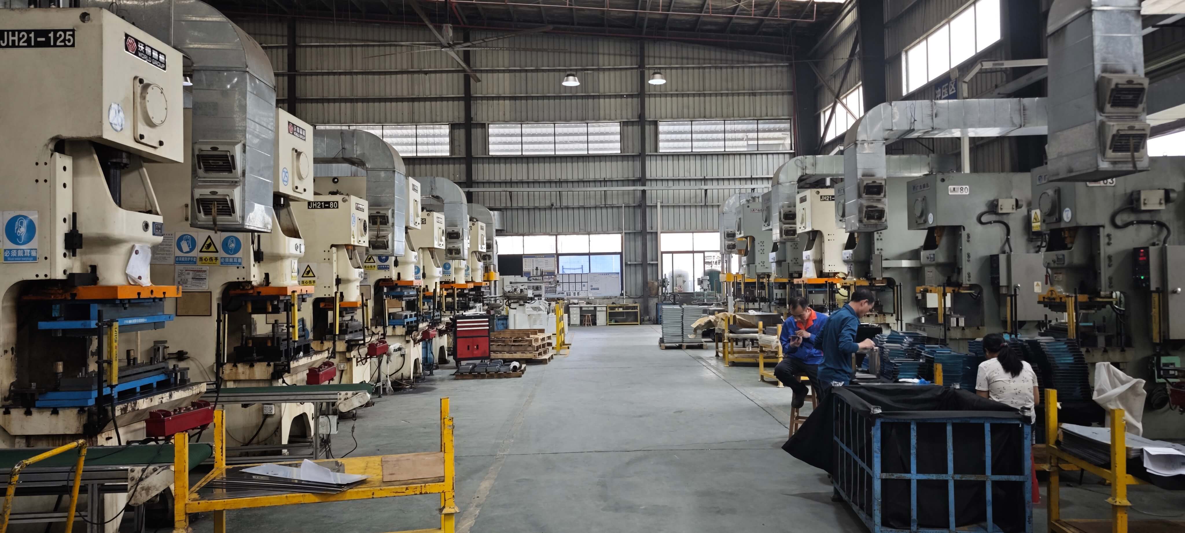 Baoxuan car body panel repair processing factory